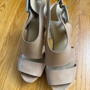 Michael Kors Tan leather plat form Heels